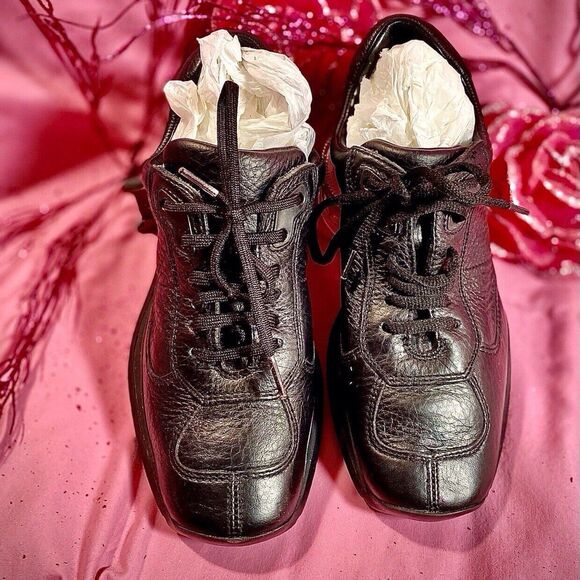 PRADA…WOMENS BLACK LEATHER TENNIS SHOES…SIZE 5.5M…MADE IN ITALY - Picture 7 of 8